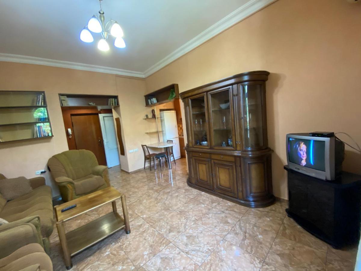 Agora Arcs Apartment เยเรวาน ภายนอก รูปภาพ
