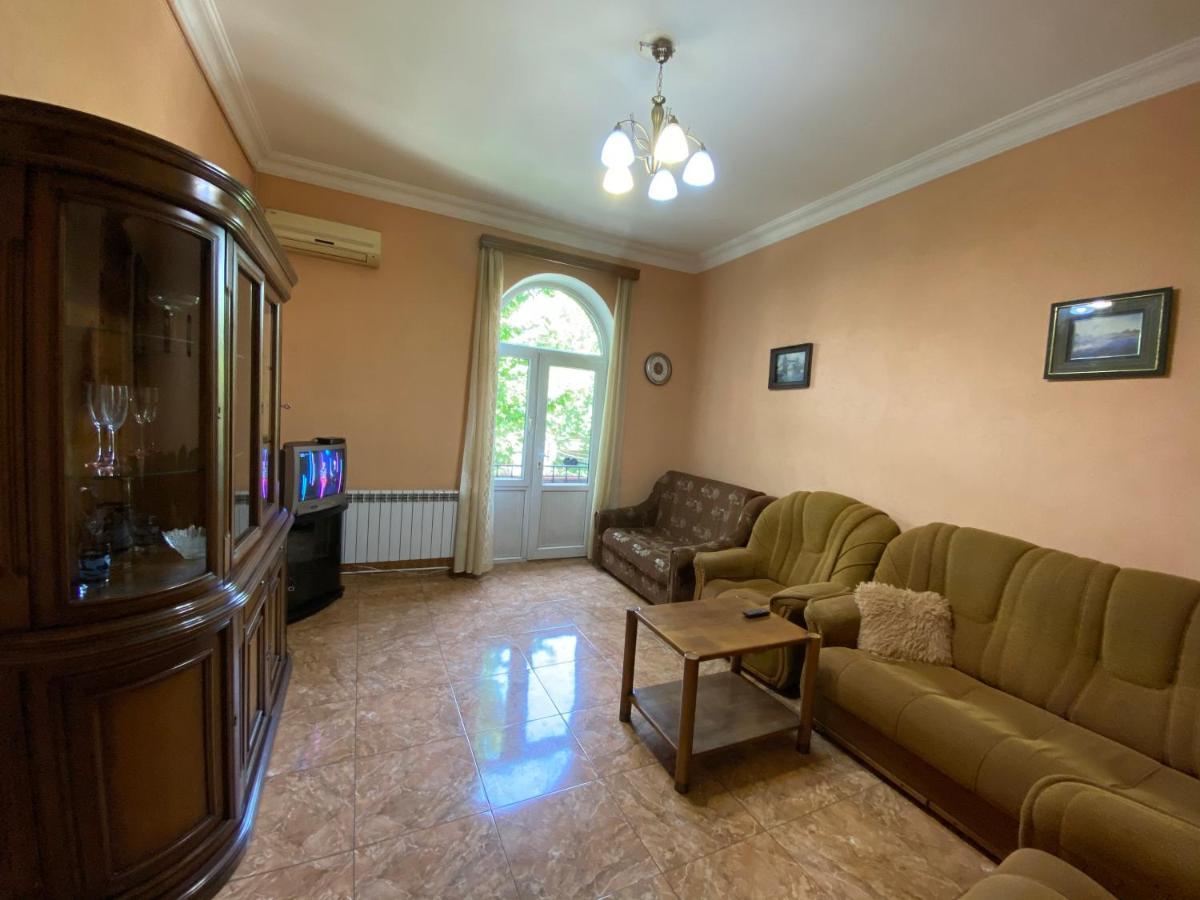 Agora Arcs Apartment เยเรวาน ภายนอก รูปภาพ